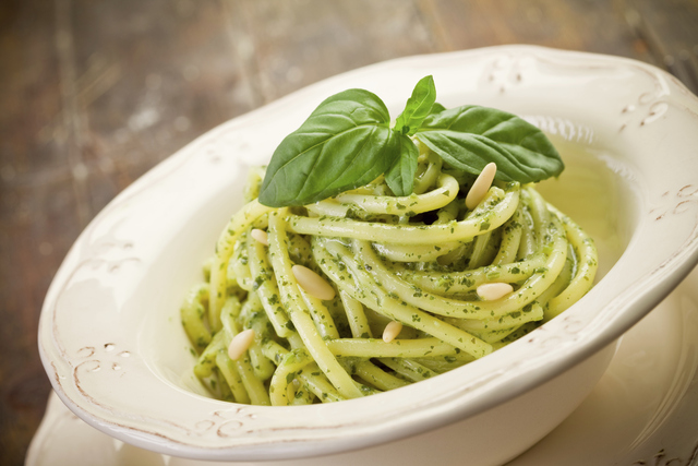 SPAGUETTIS AL PESTO