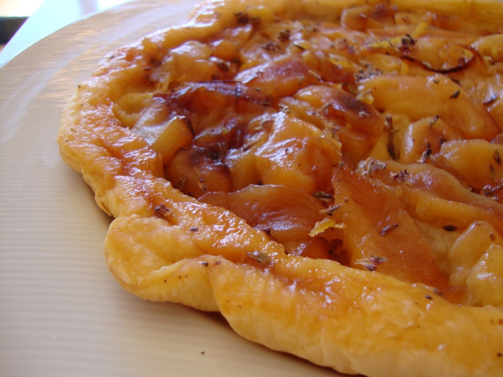 TARTA DE QUESO CON MANZANA ACARAMELADA